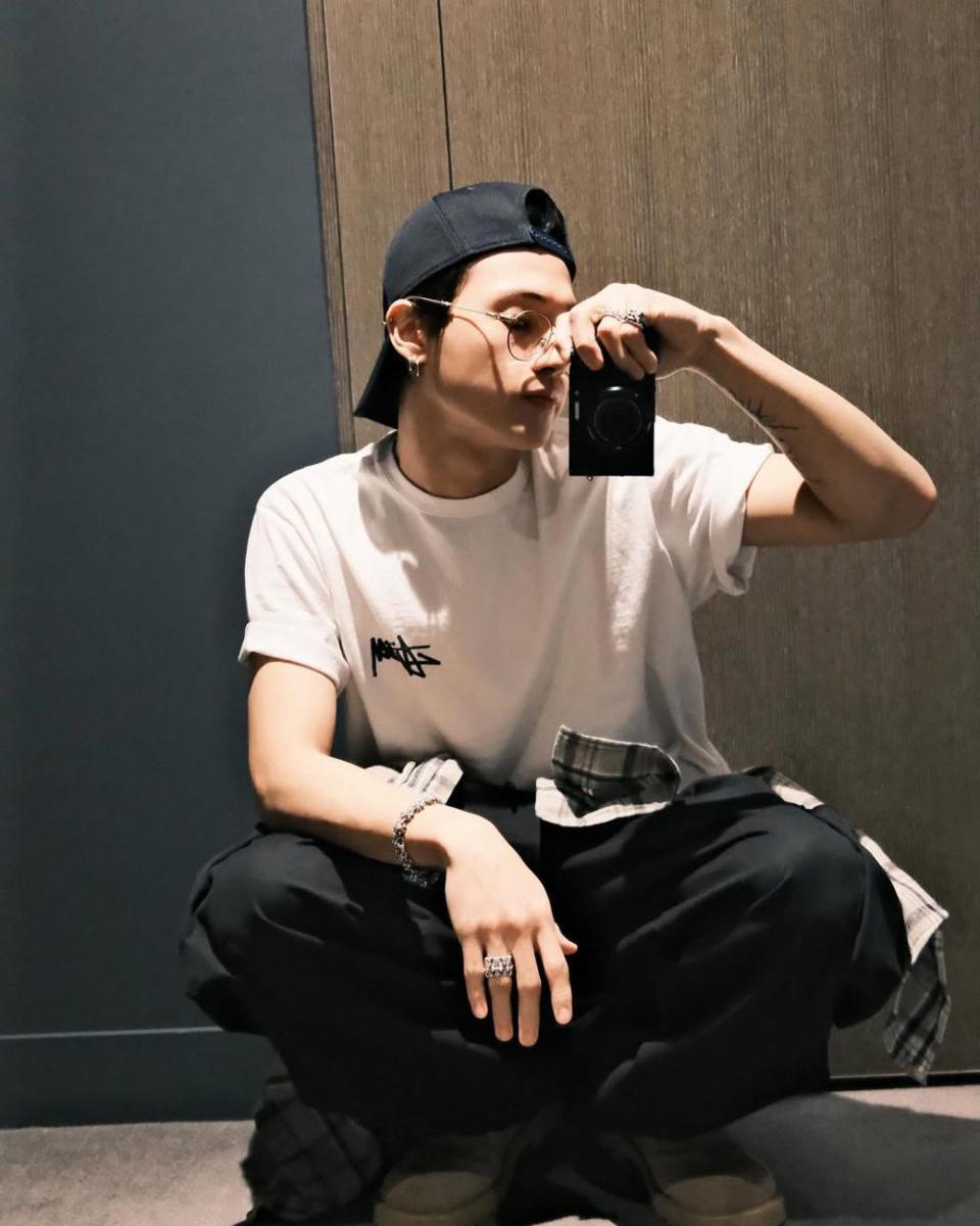 outfit casual ala Wooyoung ATEEZ (instagram.com/wooyounggg__)
