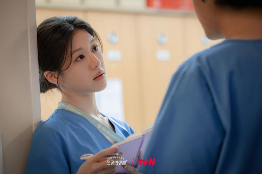 8 Cara Flirting ke Crush ala Oh Yi Young di Drakor Resident Playbook