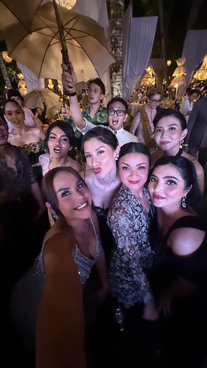dinner usai akad Luna Maya (instagram.com/melaney_ricardo)