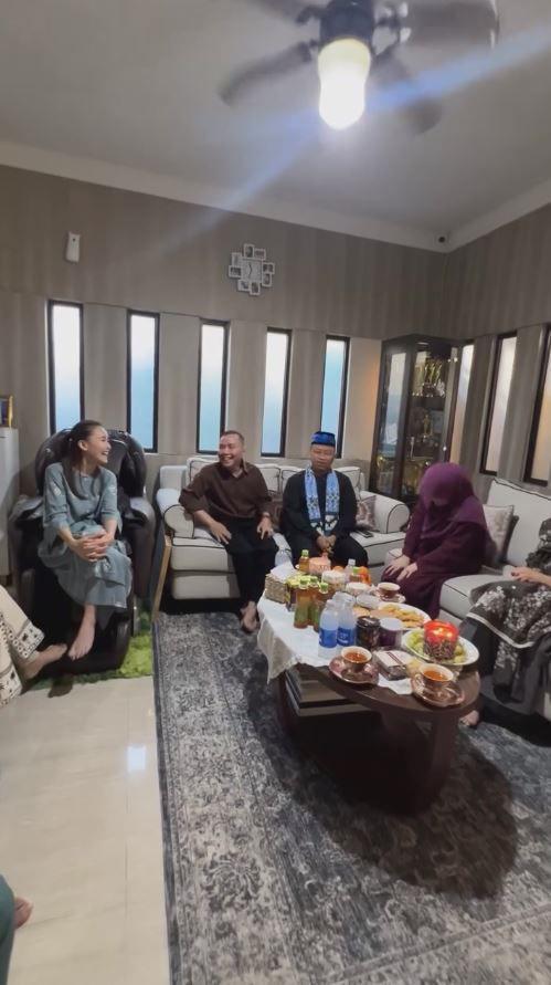 Ayu Ting Ting kedatangan Walikota Depok (Instagram.com/ayutingting92)