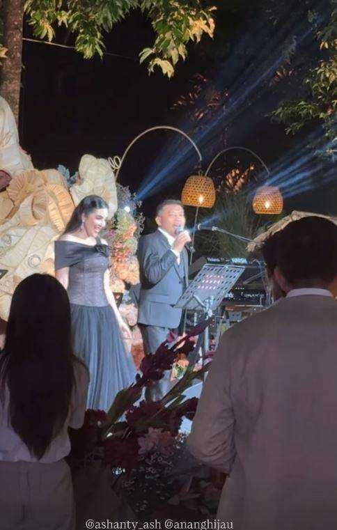 artis di dinner pernikahan Luna Maya dan Maxime (Instagram.com/ashanty_ash)