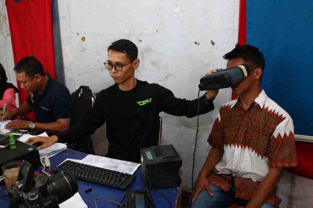 Scan Retina Mata KTP vs World App, Privasi Kita di Ujung Retina?