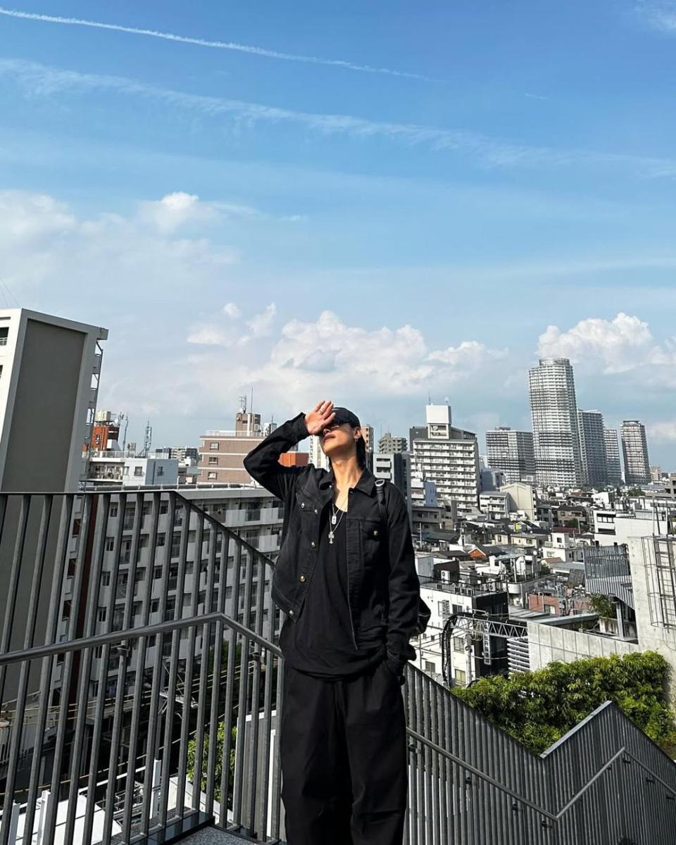 outfit casual ala Wooyoung ATEEZ (instagram.com/wooyounggg__)
