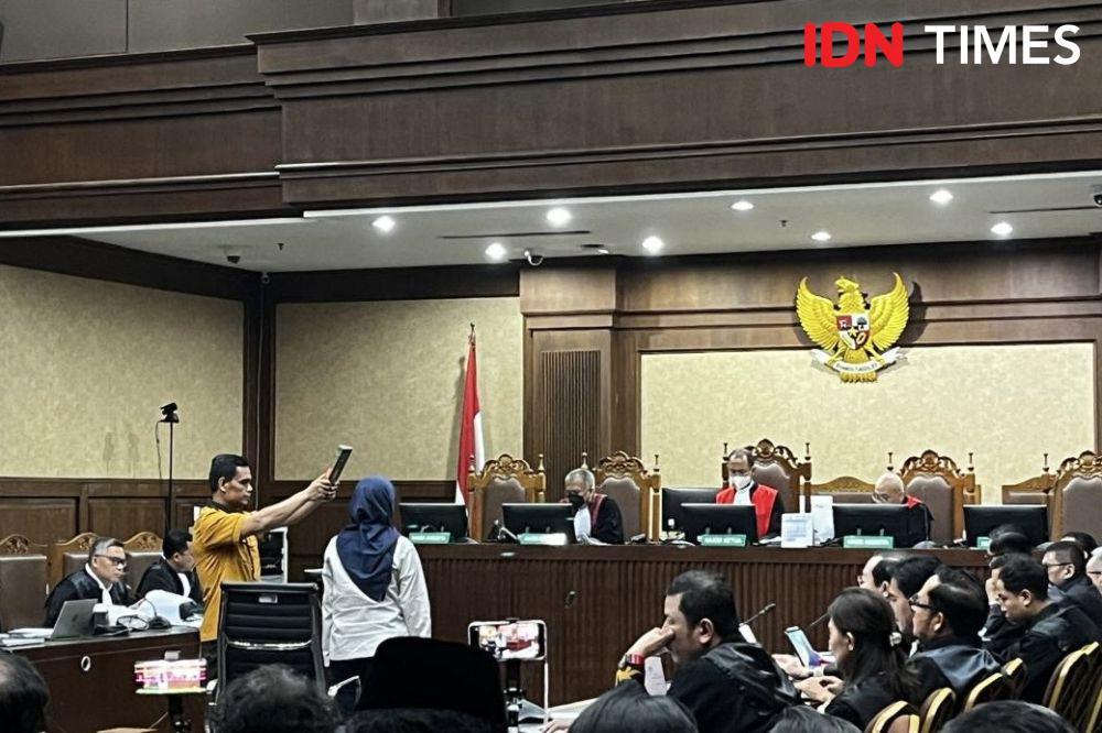 Riezky Aprilia Dicecar Jaksa: Jangan-jangan Nama Hasto Dicatut