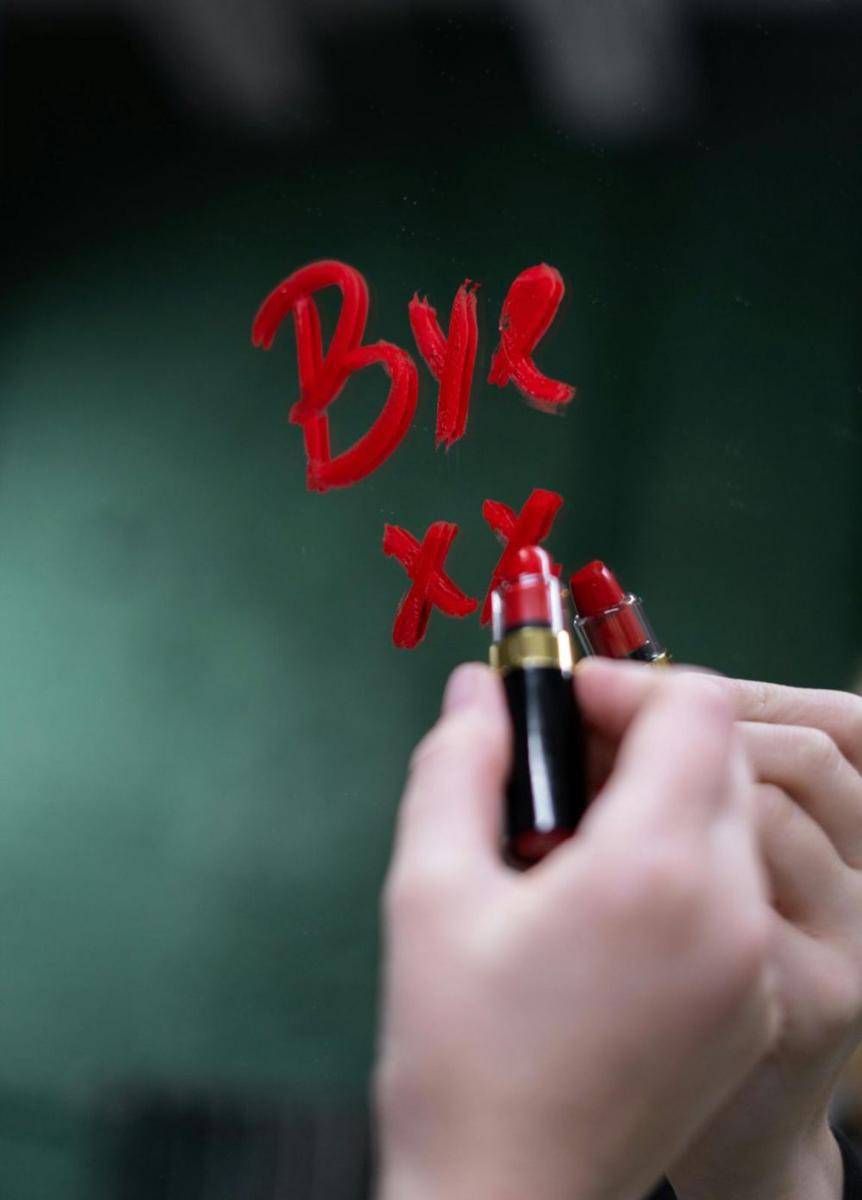 Tulisan bye (pexels.com/cottonbro studio)
