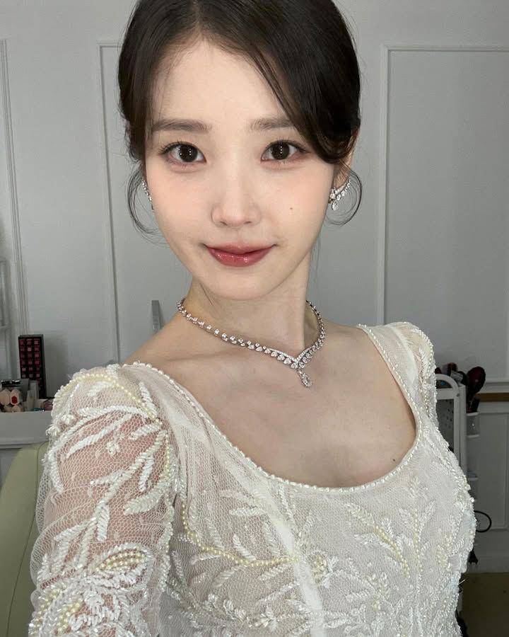 inspirasi makeup artis Korea di baeksang arts awards 2025 (instagram.com/dlwlrma)