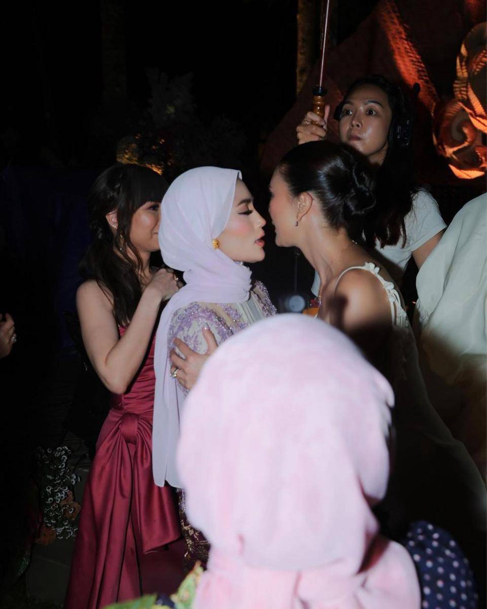 gaya Luna Maya di acara dinner usai akad nikah (instagram.com/fashasandha)