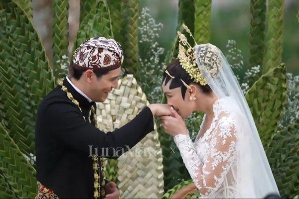 7 Potret Akad Nikah Luna Maya dan Maxime Bouttier, Digelar di Bali