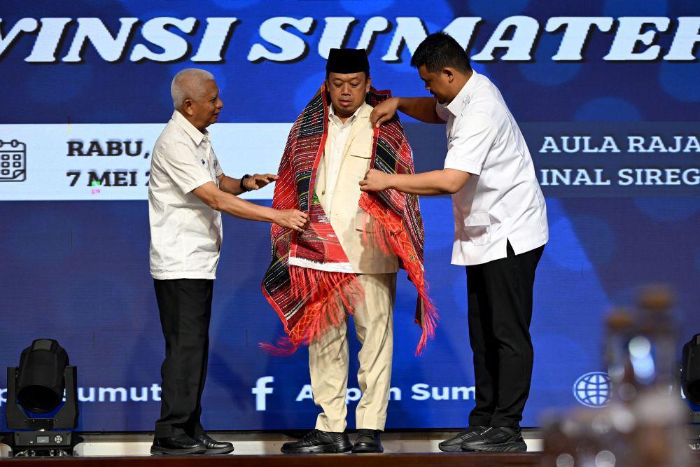 Menteri ATR/BPN Nusron Wahid menggelar rapat bersama Pemprov Sumut membahas penyelesaian lahan eks HGU, Rabu (7/5/2025). (Dok Diskominfo Sumut)