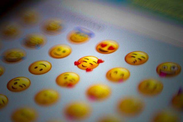 Ilustrasi emoji perasaan cinta (unsplash.com/Domingo Alvarez E)
