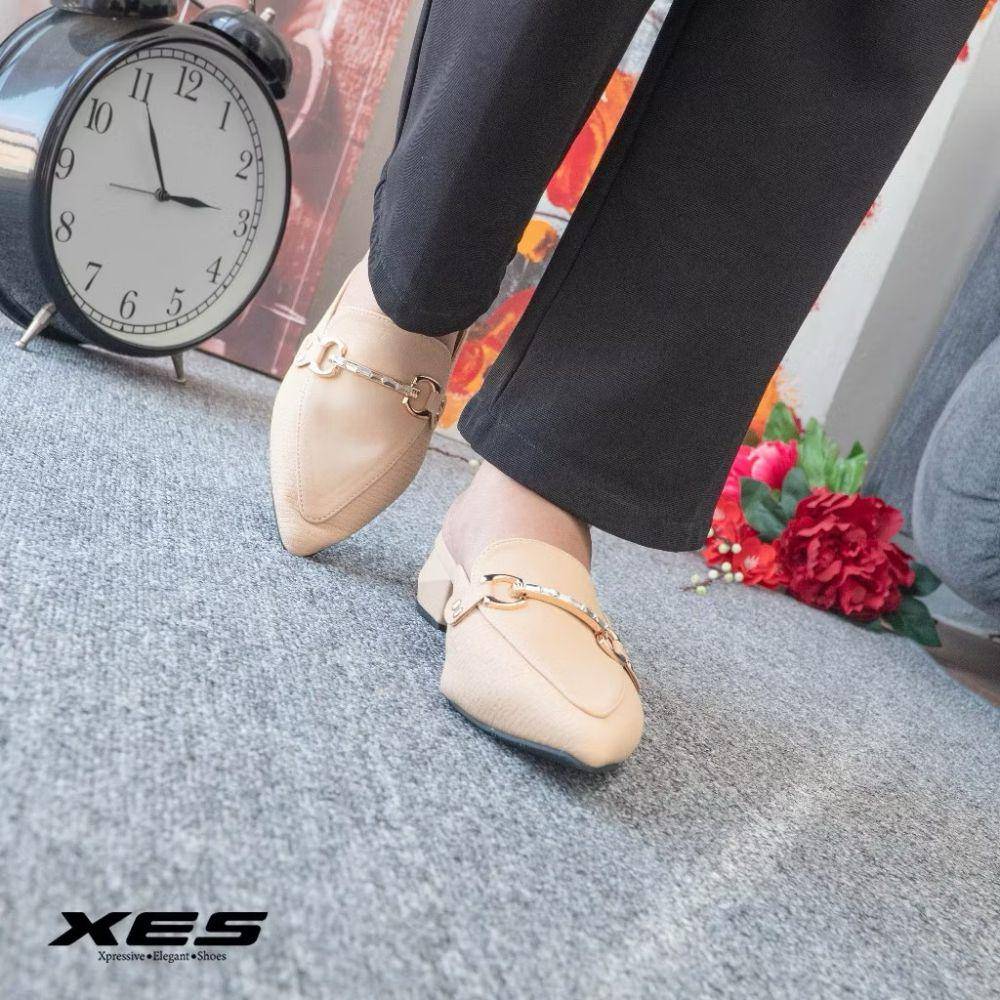 potret ide sepatu mules nuansa beige (shopee.com/XES Official Shop)