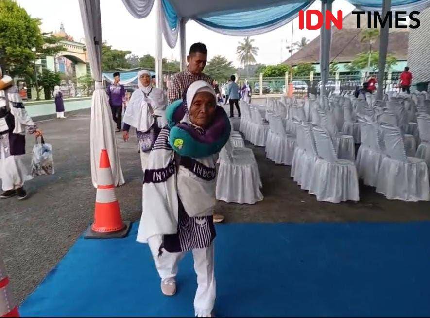 Nenek Sutiah Sunyoto, jemaah haji tertua dari Provinsi Lampung di tahun ini usia 107 tahun. (IDN Times/Tama Yudha Wiguna).