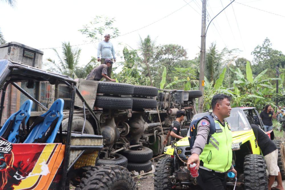 Tronton Sundul Minibus di Turunan Purworejo: 11 Meninggal, 2 Luka