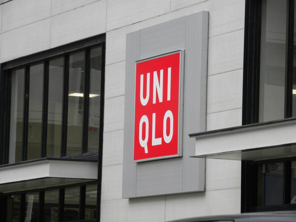 ilustrasi nama usaha Uniqlo (unsplash.com/Jaden William)