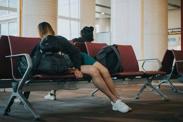 Ilustrasi snooze lounge di bandara (unsplash.com/joyceromero)
