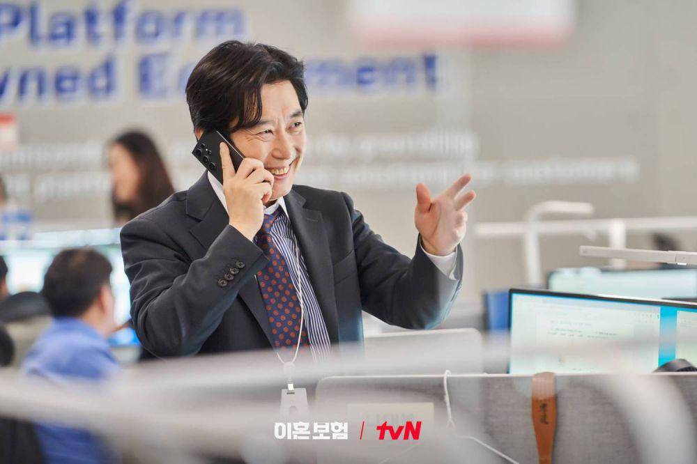 Cuplikan drama Korea The Divorce Insurance (dok. tvN/The Divorce Insurance)