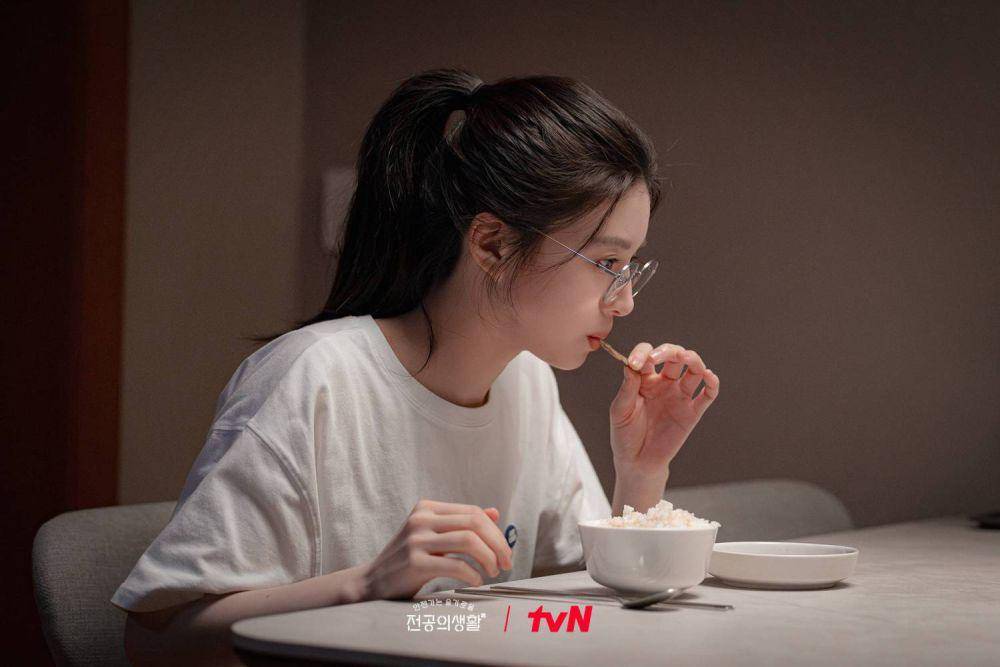 Cuplikan drama Korea Resident Playbook (dok. tvN/Resident Playbook)