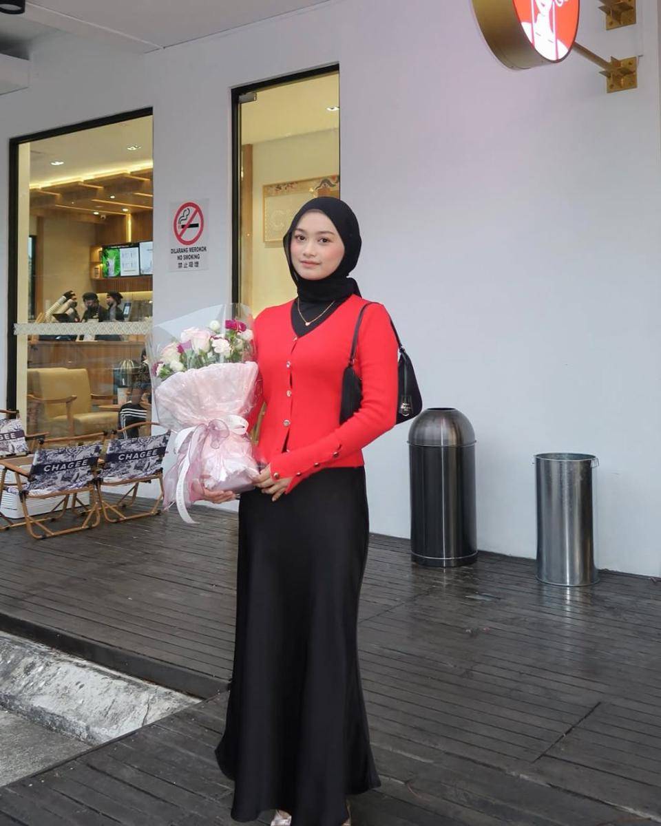 Inspirasi OOTD ala Erna Liyana (instagram.com/yana.strawberry)