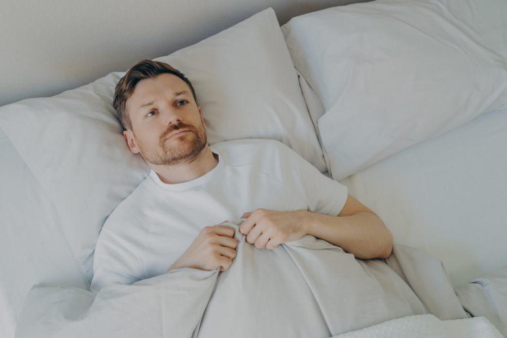 ilustrasi insomnia (vecteezy.com/Viorel Kurnosov)
