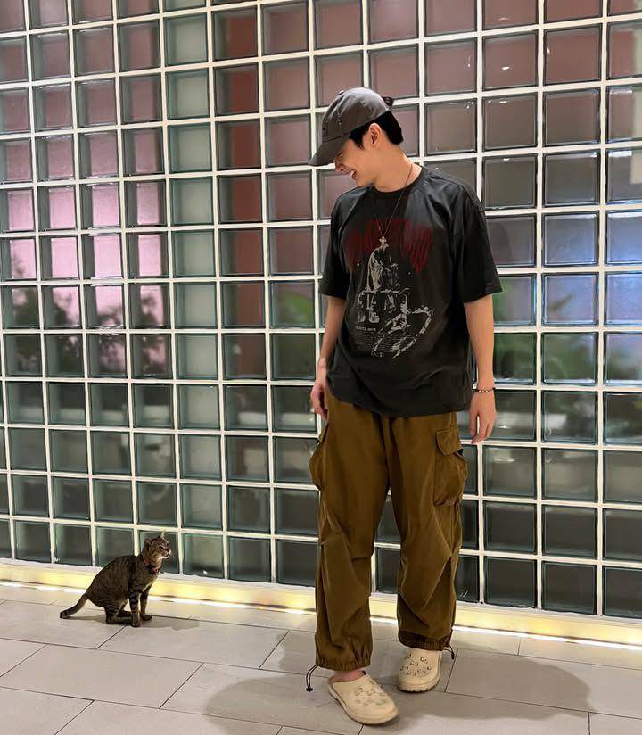 styling celana cargo ala Maxky Ratchata (instagram.com/maxky_rp)