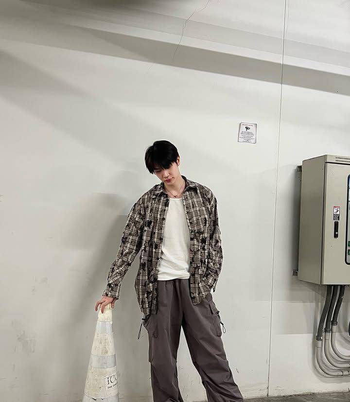 styling celana cargo ala Maxky Ratchata (instagram.com/maxky_rp)