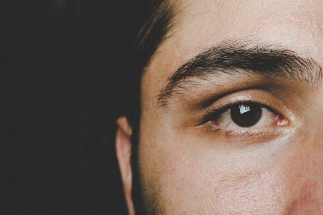5 Kesalahan Grooming Alis yang harus Dihindari Pria, Perhatikan!
