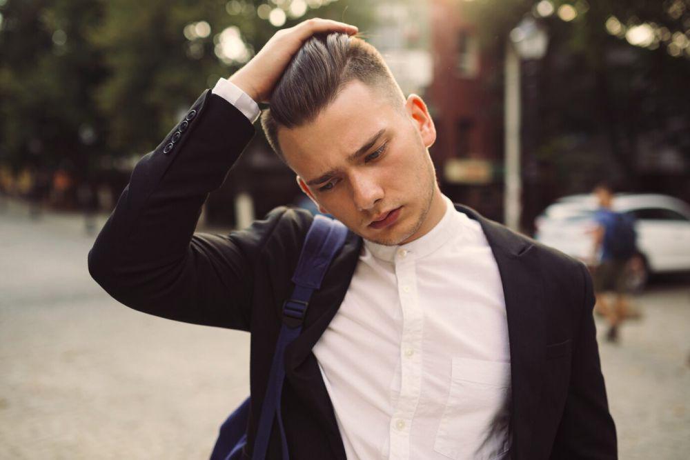 5 Kebiasaan yang Bisa Bikin Rambut Semakin Berminyak, Hindari!