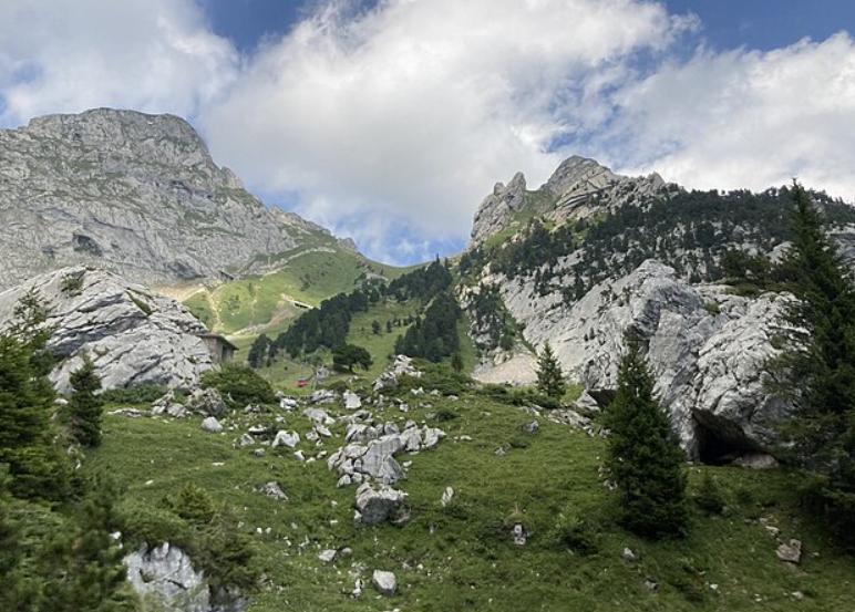 potret Gunung Pilatus (commons.wikimedia.org/Mattsjc)