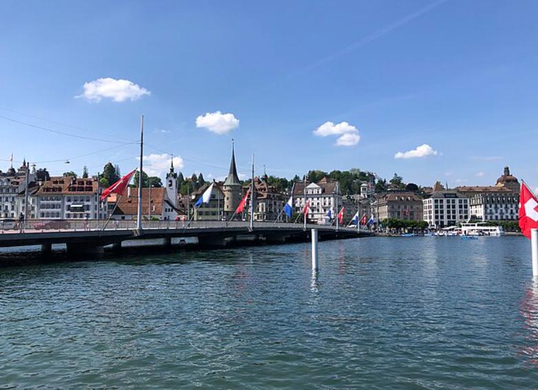 potret Vierwaldstättersee (commons.wikimedia.org/Lantina)