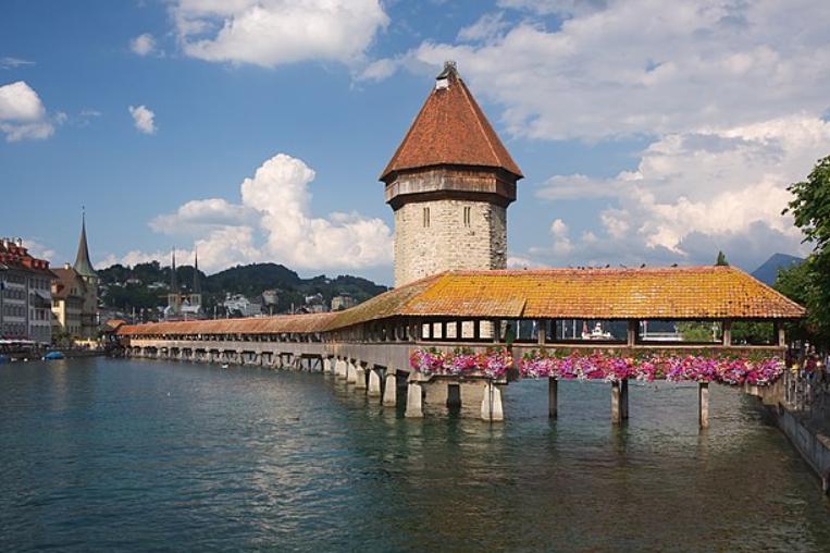potret Kapellbrücke (commons.wikimedia.org/Ikiwaner)