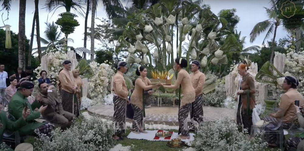 Akad nikah Luna Maya dan Maxime Bouttier (YouTube.com/Luna Maya)