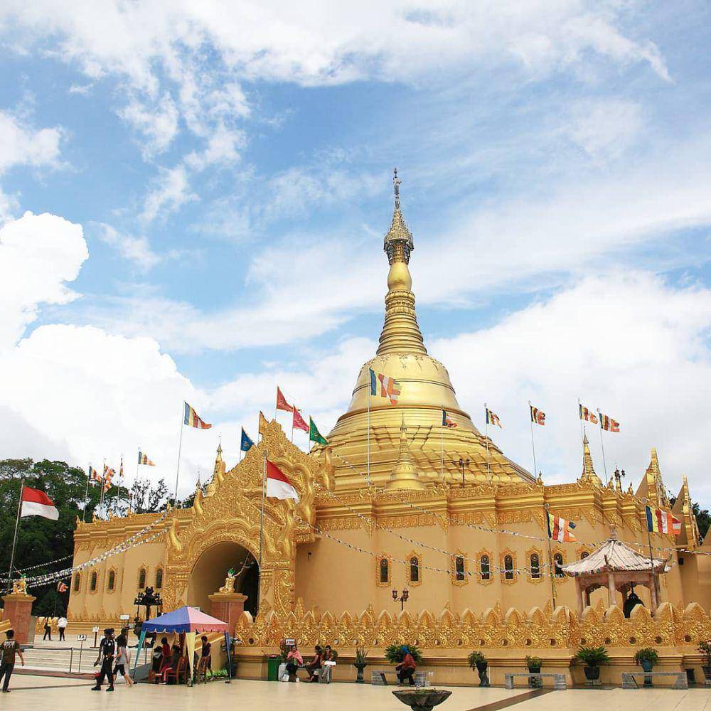 bangunan pagoda Taman Alam Lumbini (instagram.com/tamanalamlumbini)
