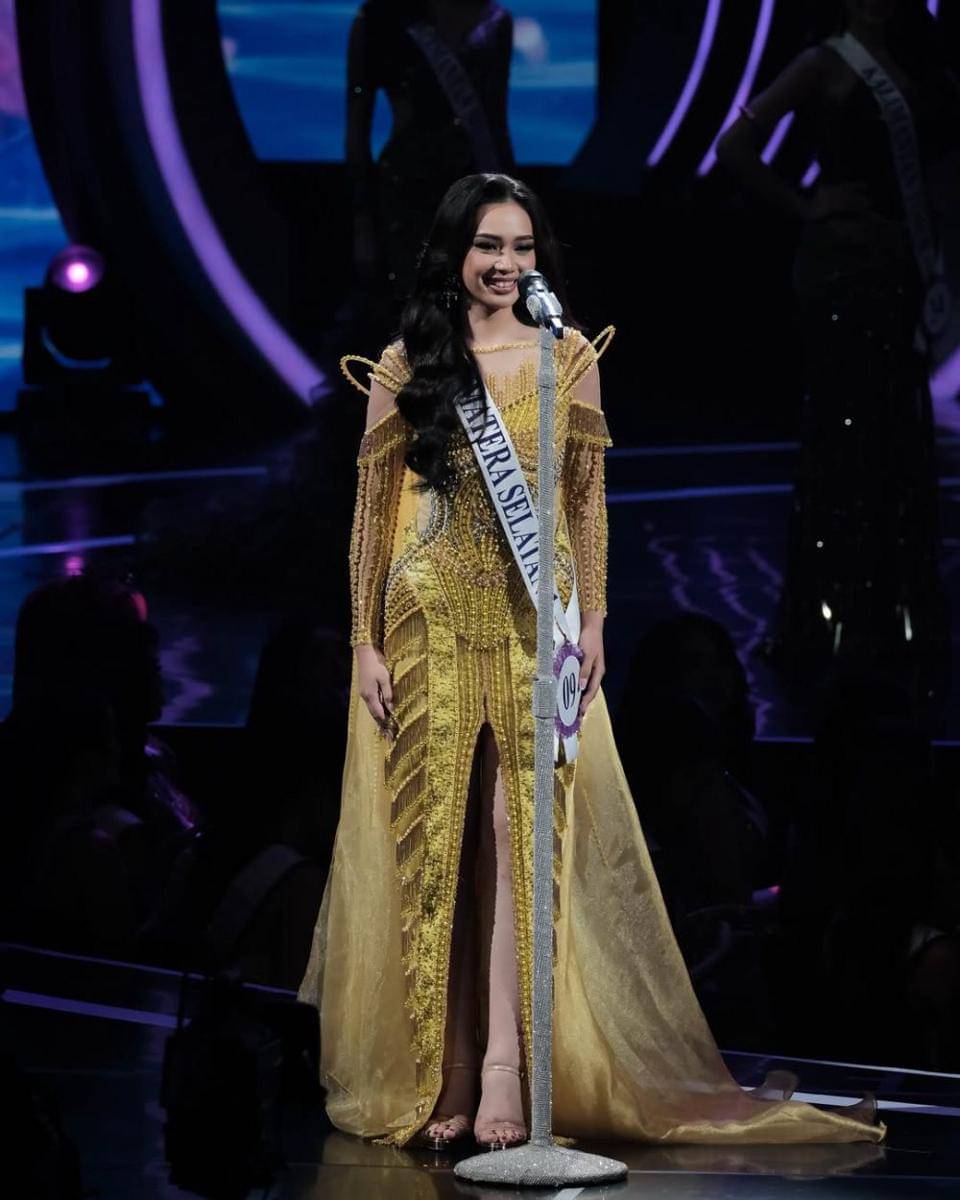 Potret Jajaran 16 Besar Puteri Indonesia 2025 Saat Sesi Speech (Instagram.com/officialputeriindonesia)