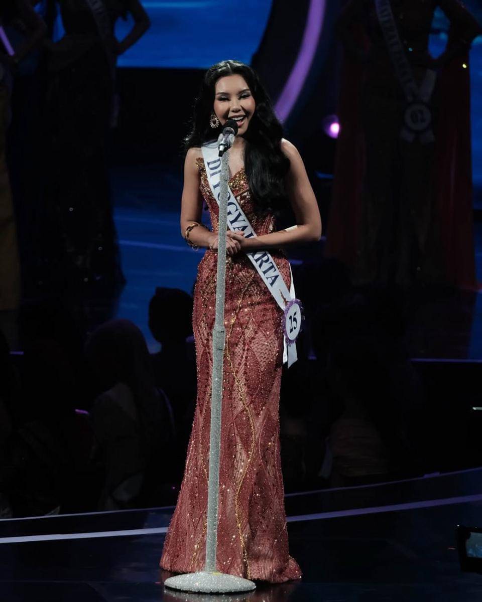 Potret Jajaran 16 Besar Puteri Indonesia 2025 Saat Sesi Speech (Instagram.com/officialputeriindonesia)