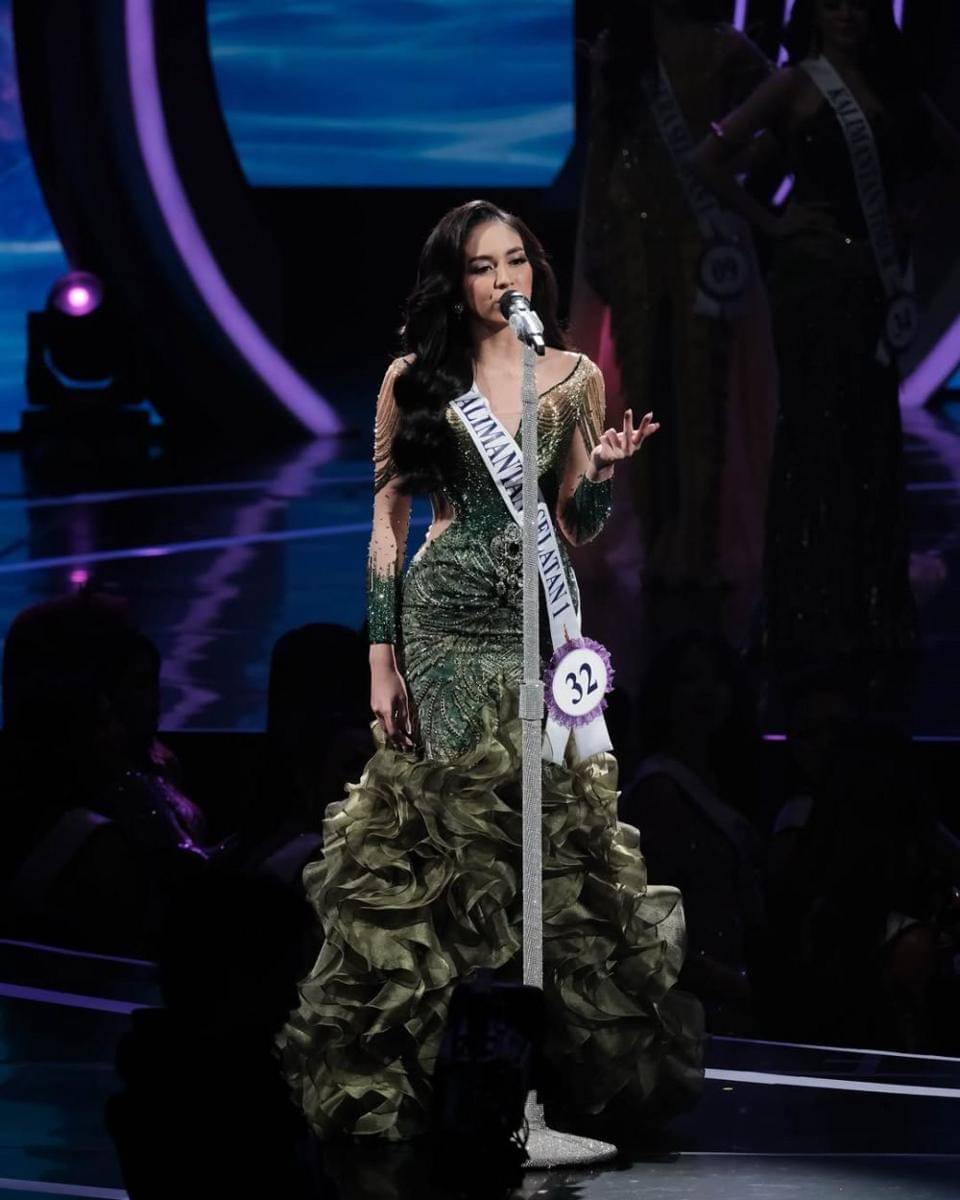 Potret Jajaran 16 Besar Puteri Indonesia 2025 Saat Sesi Speech (Instagram.com/officialputeriindonesia)