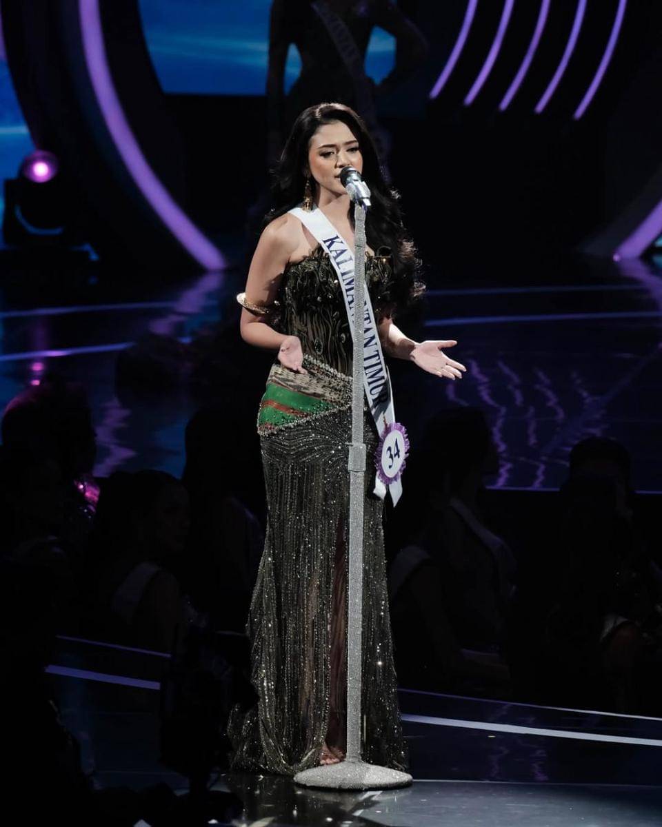 Potret Jajaran 16 Besar Puteri Indonesia 2025 Saat Sesi Speech (Instagram.com/officialputeriindonesia)