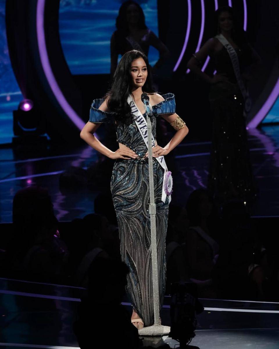 Potret Jajaran 16 Besar Puteri Indonesia 2025 Saat Sesi Speech (Instagram.com/officialputeriindonesia)