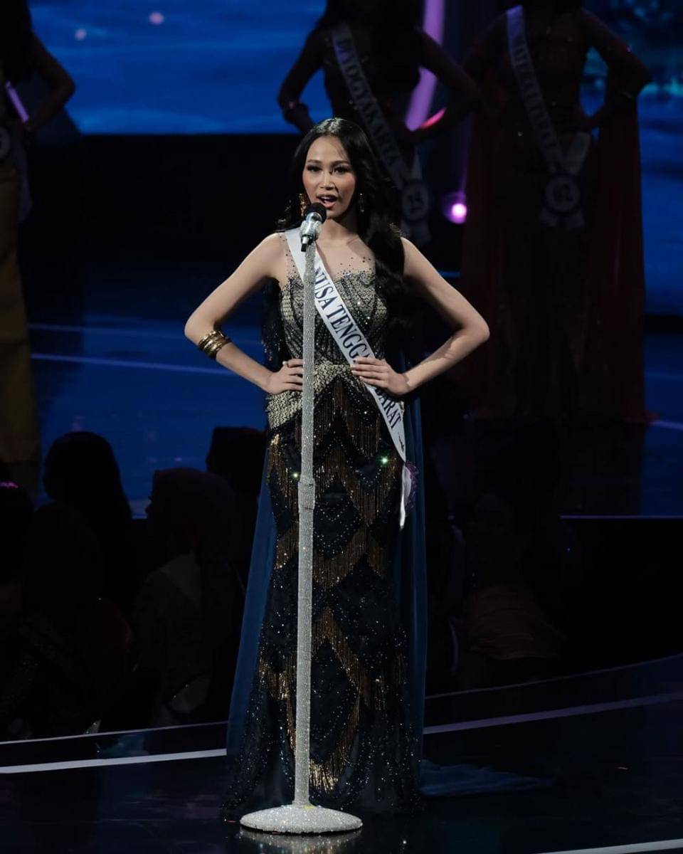 Potret Jajaran 16 Besar Puteri Indonesia 2025 Saat Sesi Speech (Instagram.com/officialputeriindonesia)