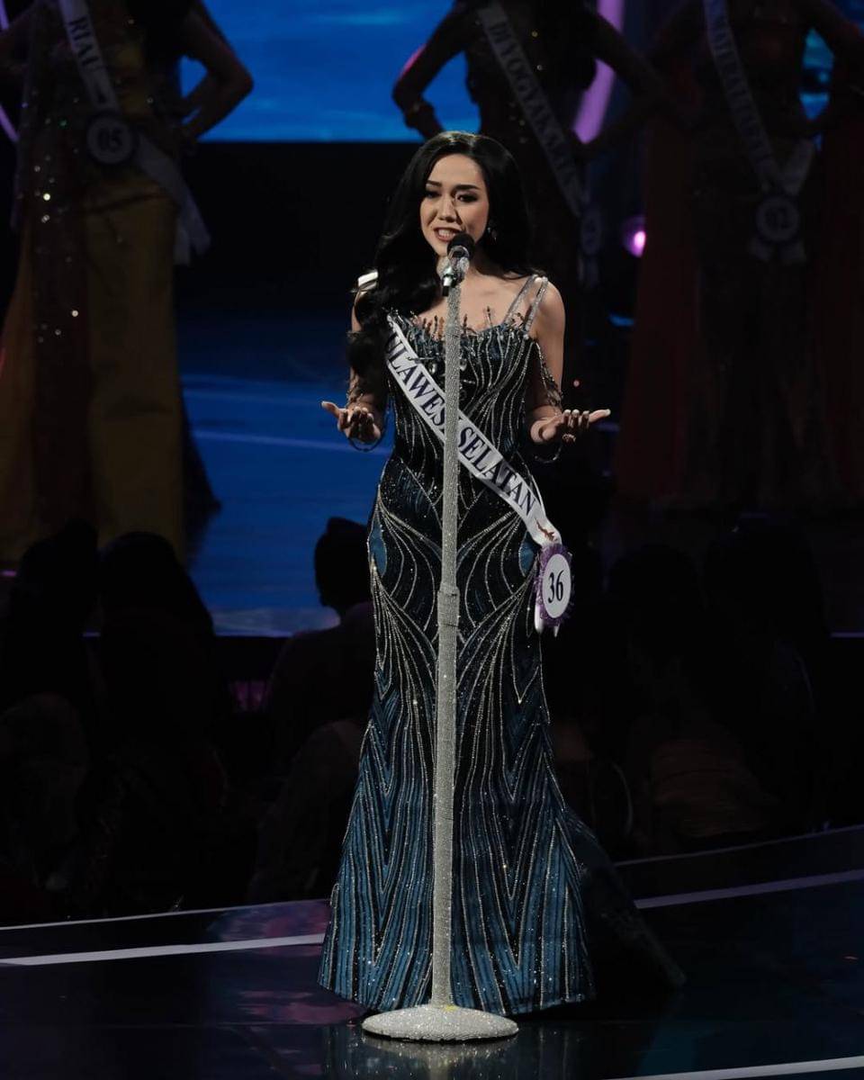 Potret Jajaran 16 Besar Puteri Indonesia 2025 Saat Sesi Speech (Instagram.com/officialputeriindonesia)