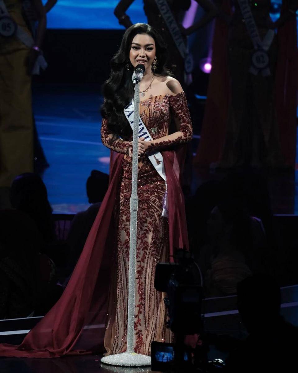 Potret Jajaran 16 Besar Puteri Indonesia 2025 Saat Sesi Speech (Instagram.com/officialputeriindonesia)