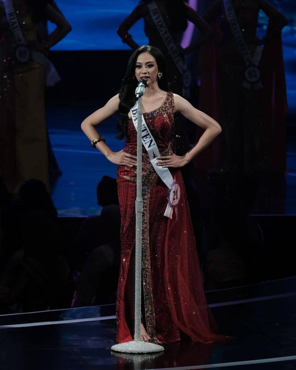 Potret Jajaran 16 Besar Puteri Indonesia 2025 Saat Sesi Speech (Instagram.com/officialputeriindonesia)