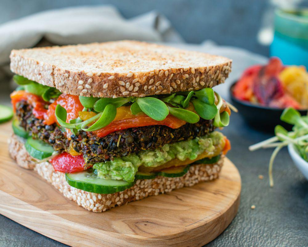 Perbedaan Burger dan Sandwich, Makanan Favorit Banyak Orang!