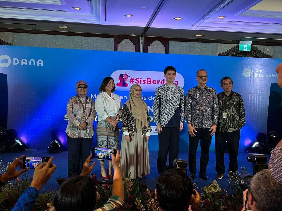  Laporan Berkelanjutan 2024: 43 Persen Pengguna DANA Masih Unbanked