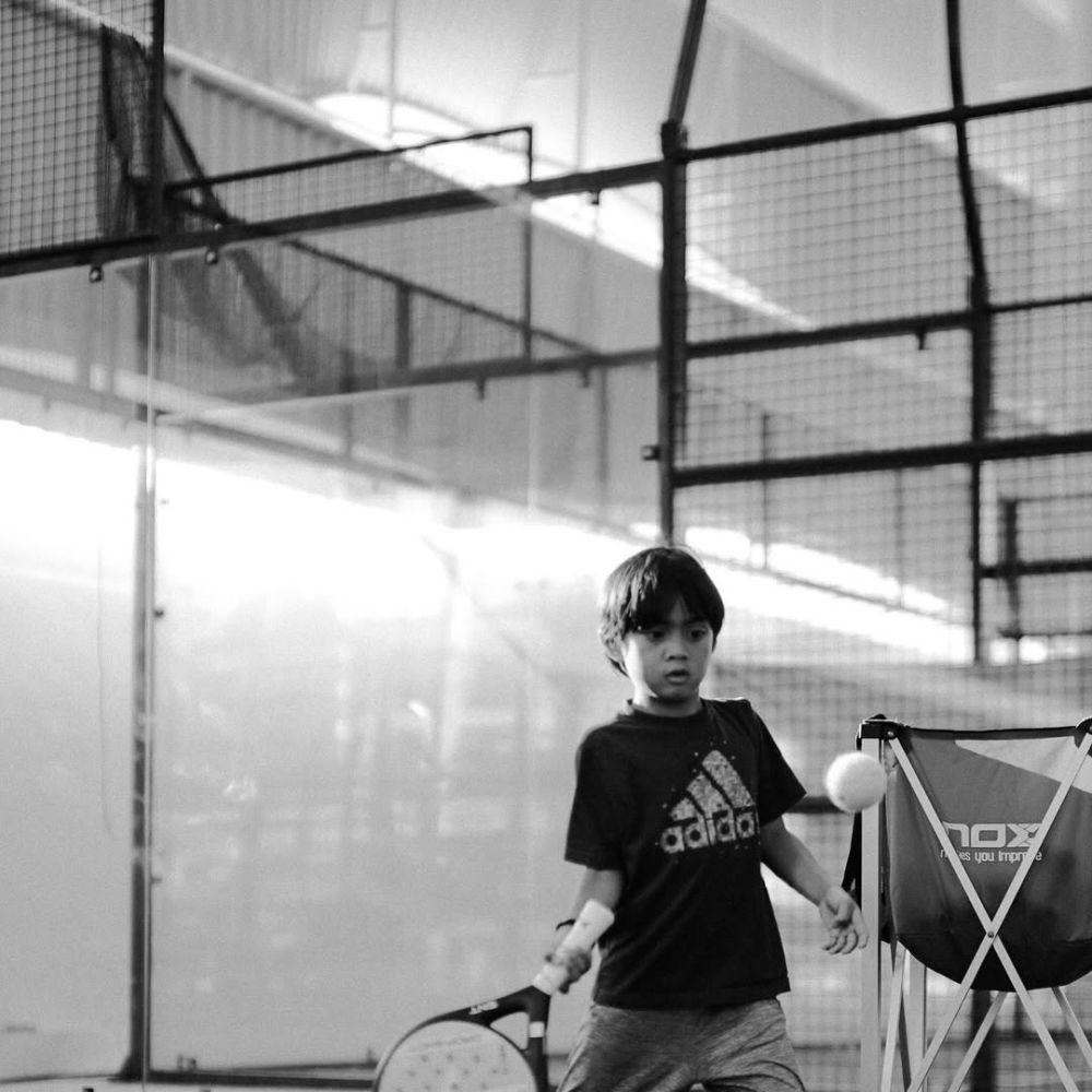 Sekala main padel (instagram.com/putridelinaa)