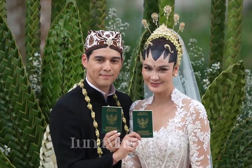 11 Artis Ini Menikah di Usia 40-an Tahun, Jodoh Tak Kenal Waktu