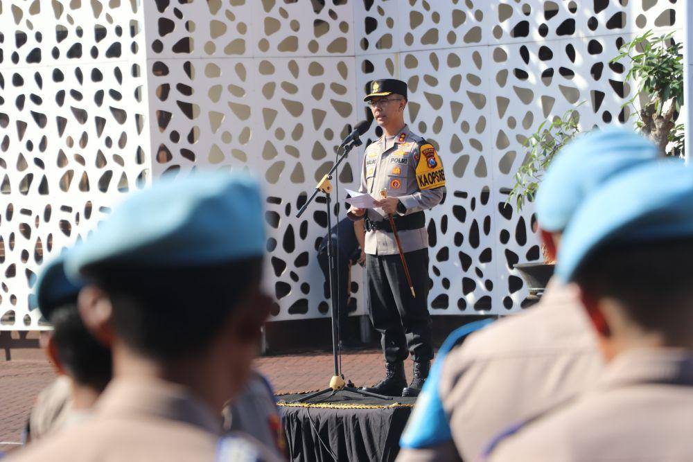 Prosesi upacara PTDH di halaman Mapolres Trenggalek. IDN Times/ istimewa