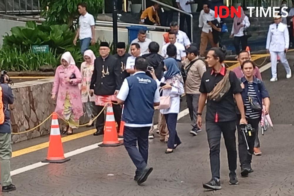 Pejabat DKI Naik Transjakarta ke Balai Kota Saat Pelantikan