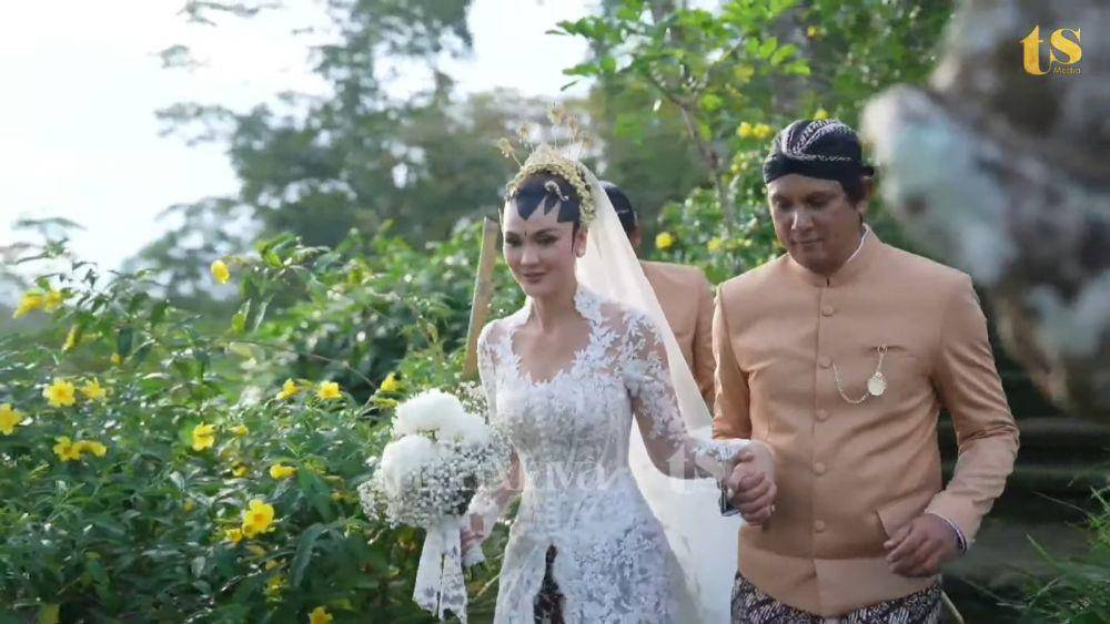 Akad nikah Luna Maya dan Maxime Bouttier (YouTube.com/Luna Maya)