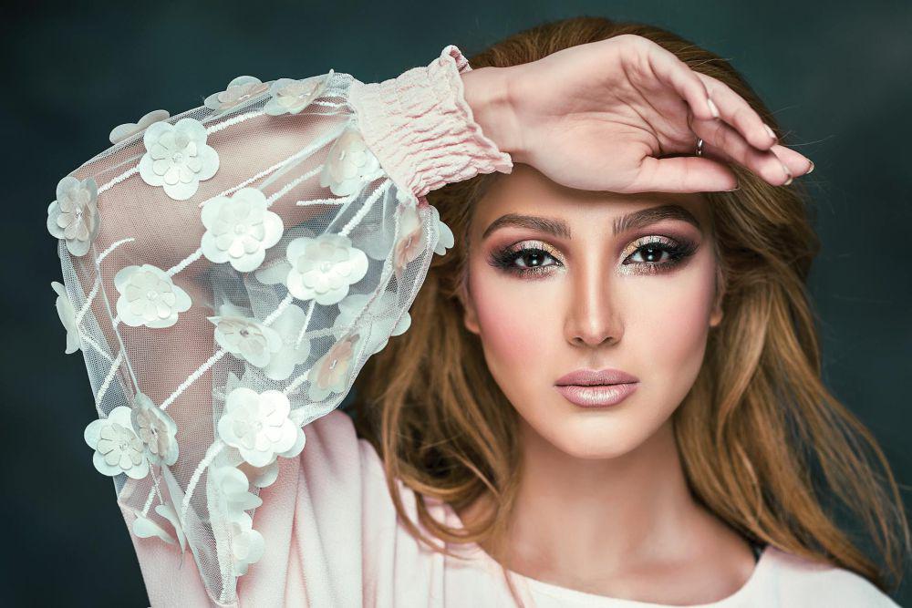 Mengenal Tren Chrome Makeup, Bikin Penampilan Makin Cetar!