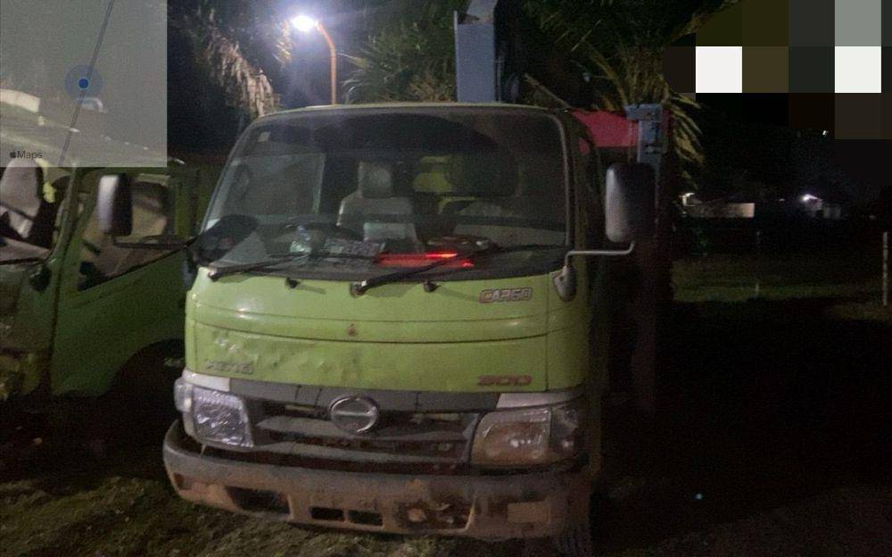 Kondisi lengan crane yang jatuh dan menimpa Fuso di Jalintim Muba. (Dok. Sat Lantas Polres Muba)